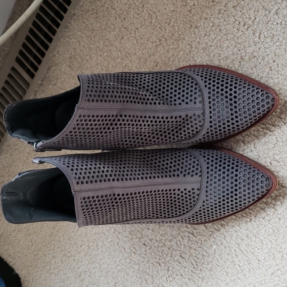 Vince Camuto Boots - Picture 4 of 11